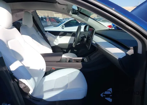 2022 Tesla Model Y Long Range Dual Motor All-Wheel Drive из США, поврежденный, VIN 7SAYGDEE0NF361380